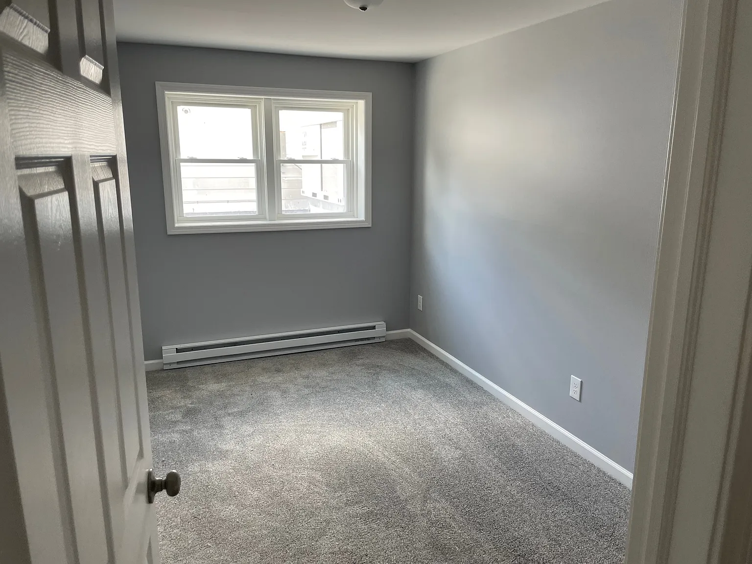 450 W Commercial St — Photo 4