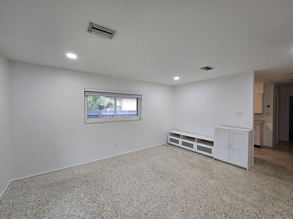 1st image of 253 22nd Ave S