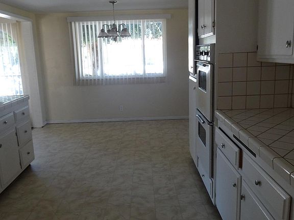 3rd image of 41753 Mayberry Ave