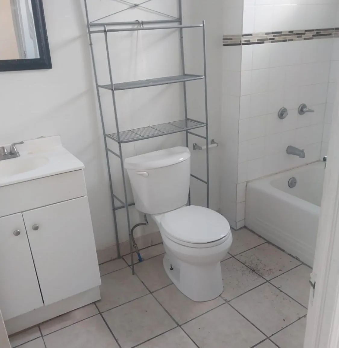 3 bed, 1000 sqft, $1,200 — Photo 2