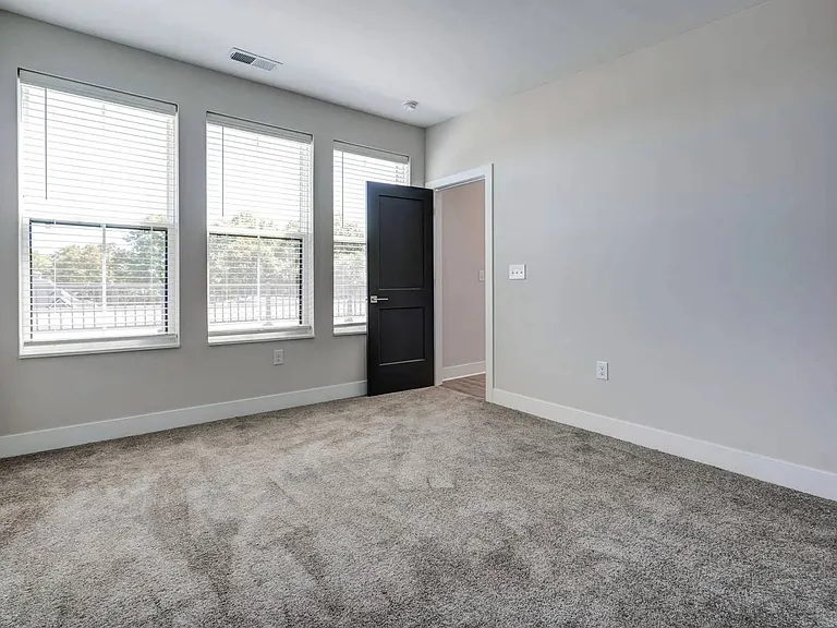 Ogden Apartments — Photo 14