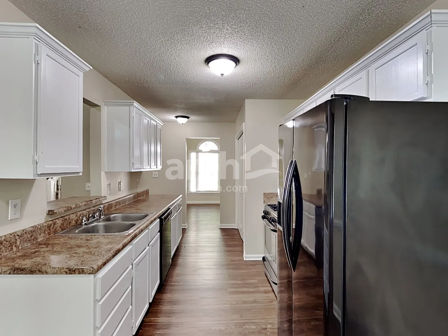 3 bed, 3.5 bath, 1972 sqft, $2,235 — Photo 3