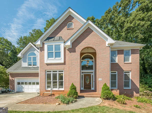 90 Cross Creek Dr, Lilburn, GA 30047