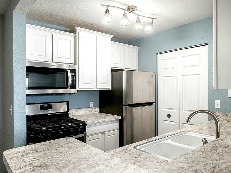 Westfield Club Apartments — Photo 8