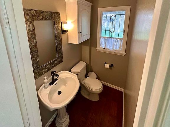 5th image of 2300 Meadowbrook St