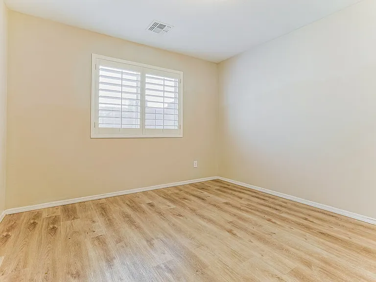 8127 S 5th Ave — Photo 14