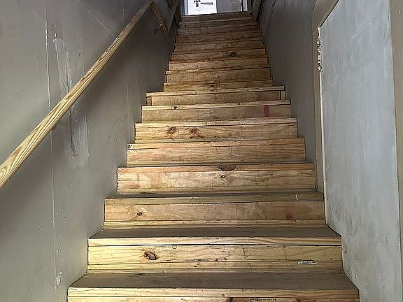 2nd image of 2135 Cherry St