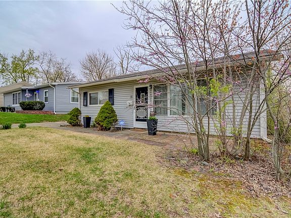 3rd image of 11 Meadow Terrace Dr