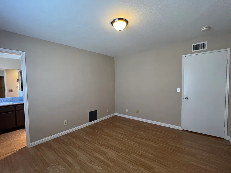 154 N Meridith Ave #9 — Photo 16