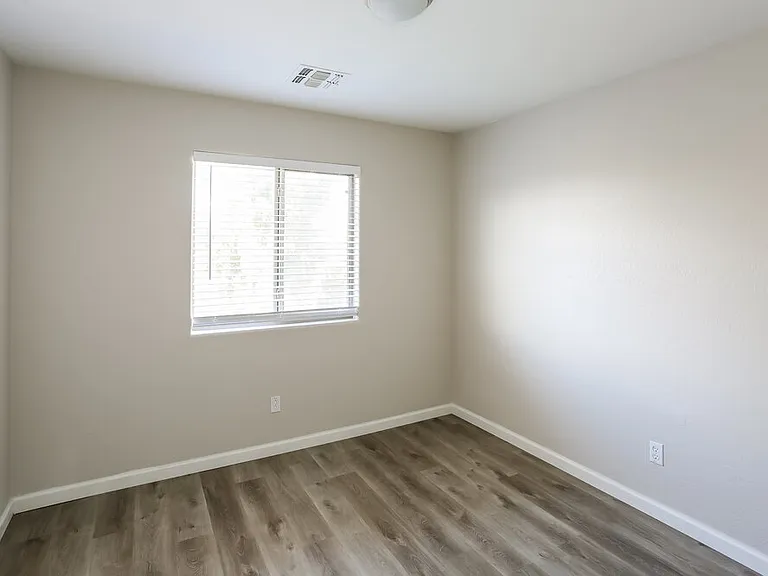 5182 W Vista Ave — Photo 12