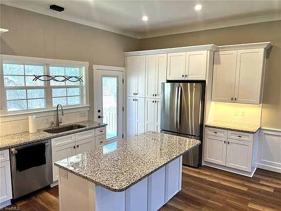 5th image of 2142 Elizabeth Dr