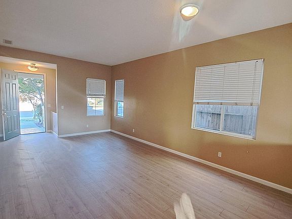 4th image of 3448 Beretania Way