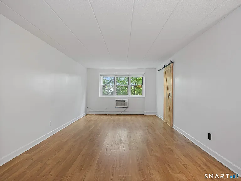 27 Northill St #2J — Photo 6