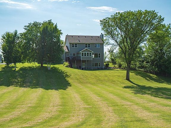 3rd image of 10365 Linda Ln N