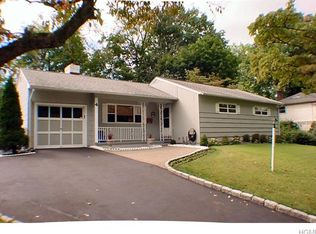 4 Essex Pl, Hartsdale, NY 10530