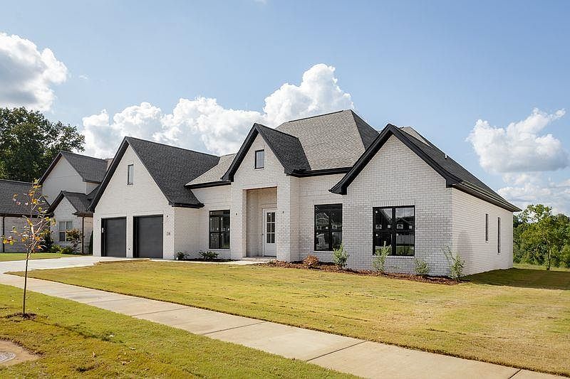2nd image of 218 Chestnut Oak Dr