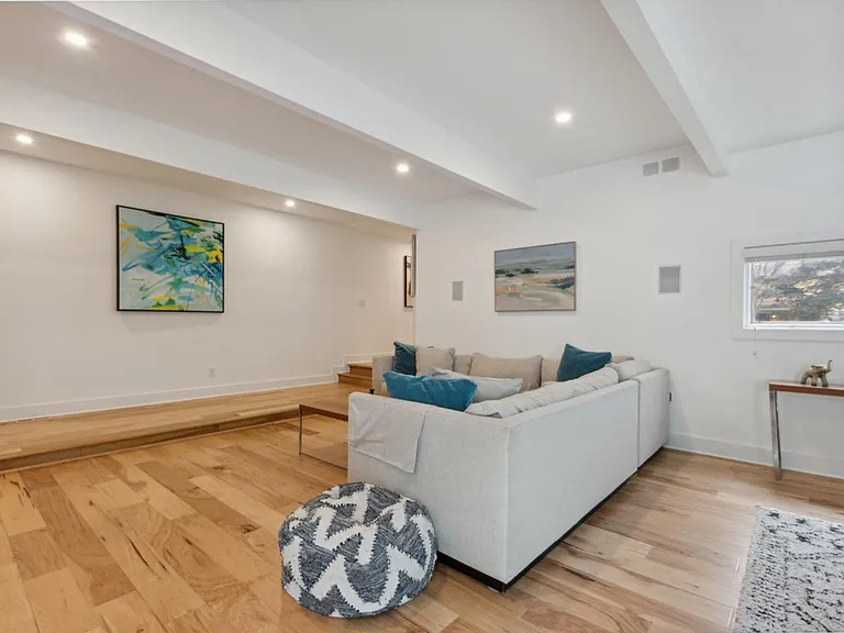 372 W Brown St #3 — Photo 8
