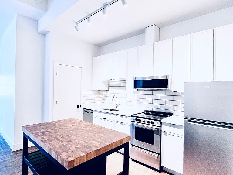 1523 Davie St #302 — Photo 10
