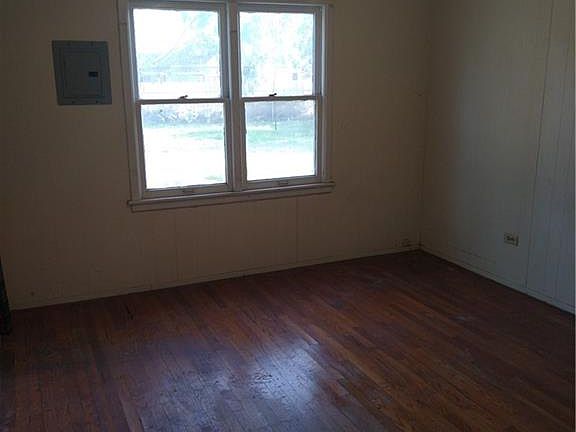 2nd image of 605 W Gore Ave