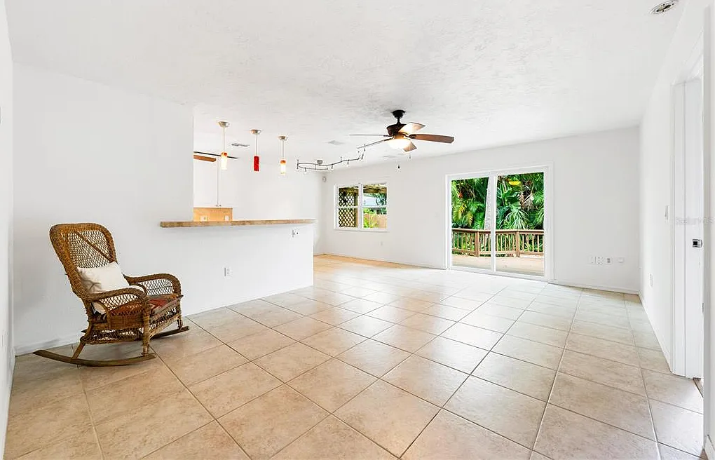 3 bed, 2.0 bath, 1290 sqft, $2,500 — Photo 4