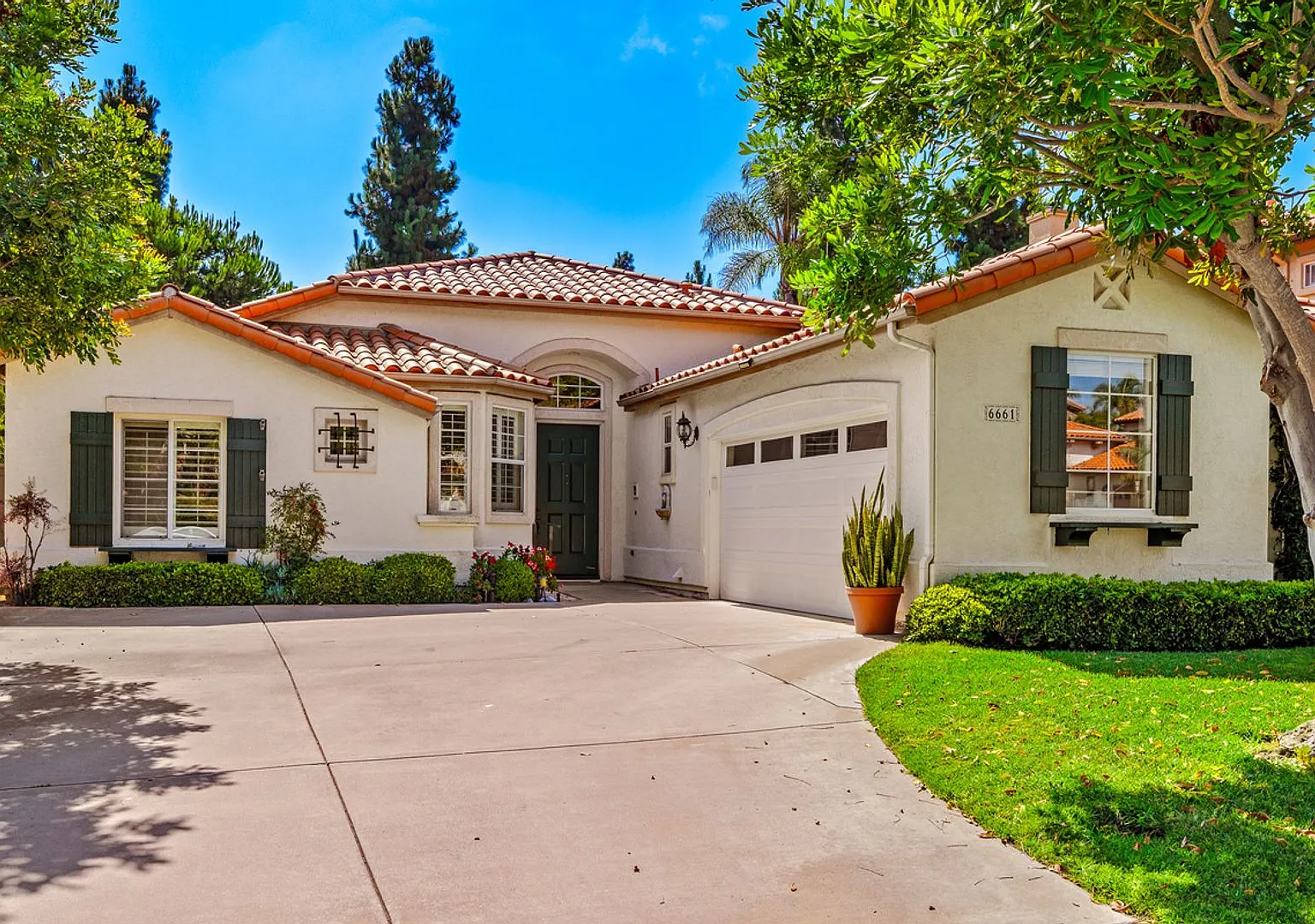 4 Bedroom 3 Bath in Carlsbad — Photo 2