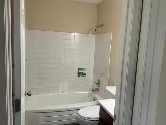 3rd image of 260 Graham St APT B