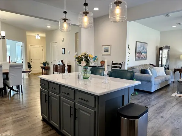 119 Centerpiece Dr, High Point, NC 27265
