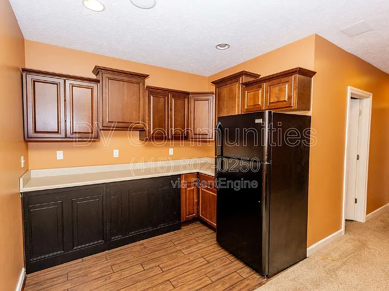 8240 Talbot Cir — Photo 9
