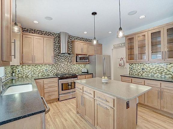 2nd image of 2514 Poplar Ave
