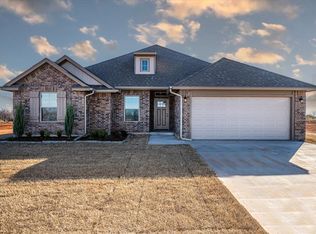 1952 W Crossbow Way, Mustang, OK 73064