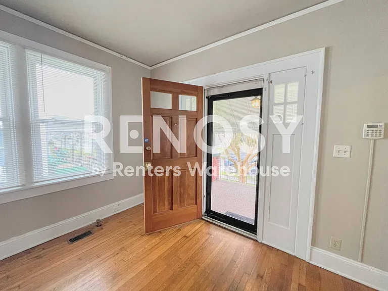 210 Hardy Ave — Photo 4