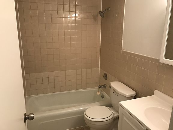 4th image of 1443 Ashland Ave APT 12