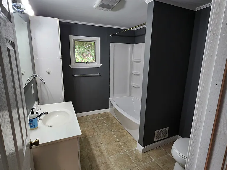 1st floor full bathroom
