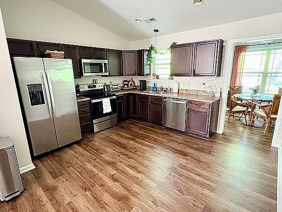 5th image of 108 Belspring Ln