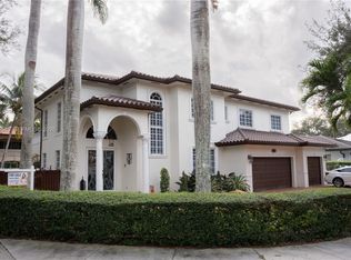 8204 NW 165th St, Miami Lakes, FL 33016