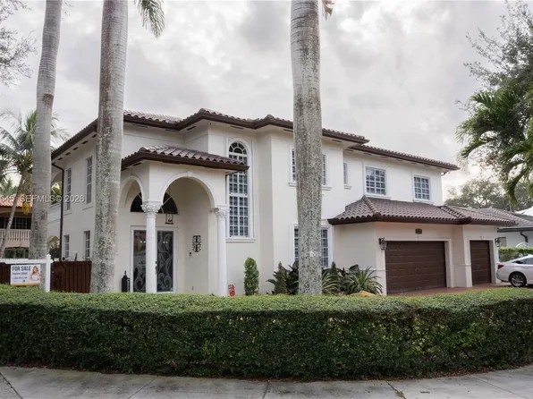 8204 NW 165th St, Miami Lakes, FL 33016