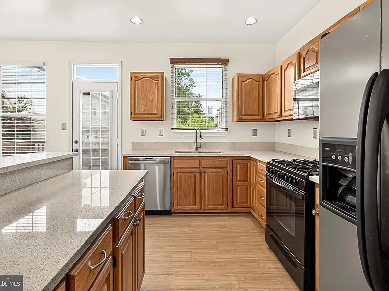 14637 Stream Pond Dr — Photo 13