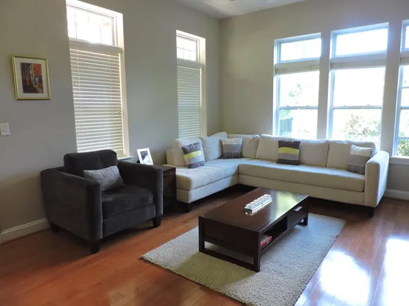 1633 N Colonial Ter APT 101, Arlington, VA 22209