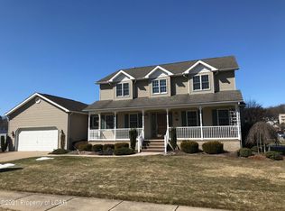 198 Red Coat Ln, Hanover Township, PA 18706