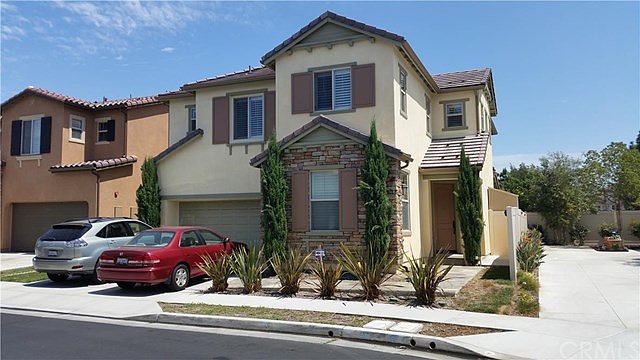 1st image of 918 S Oakhaven Cir