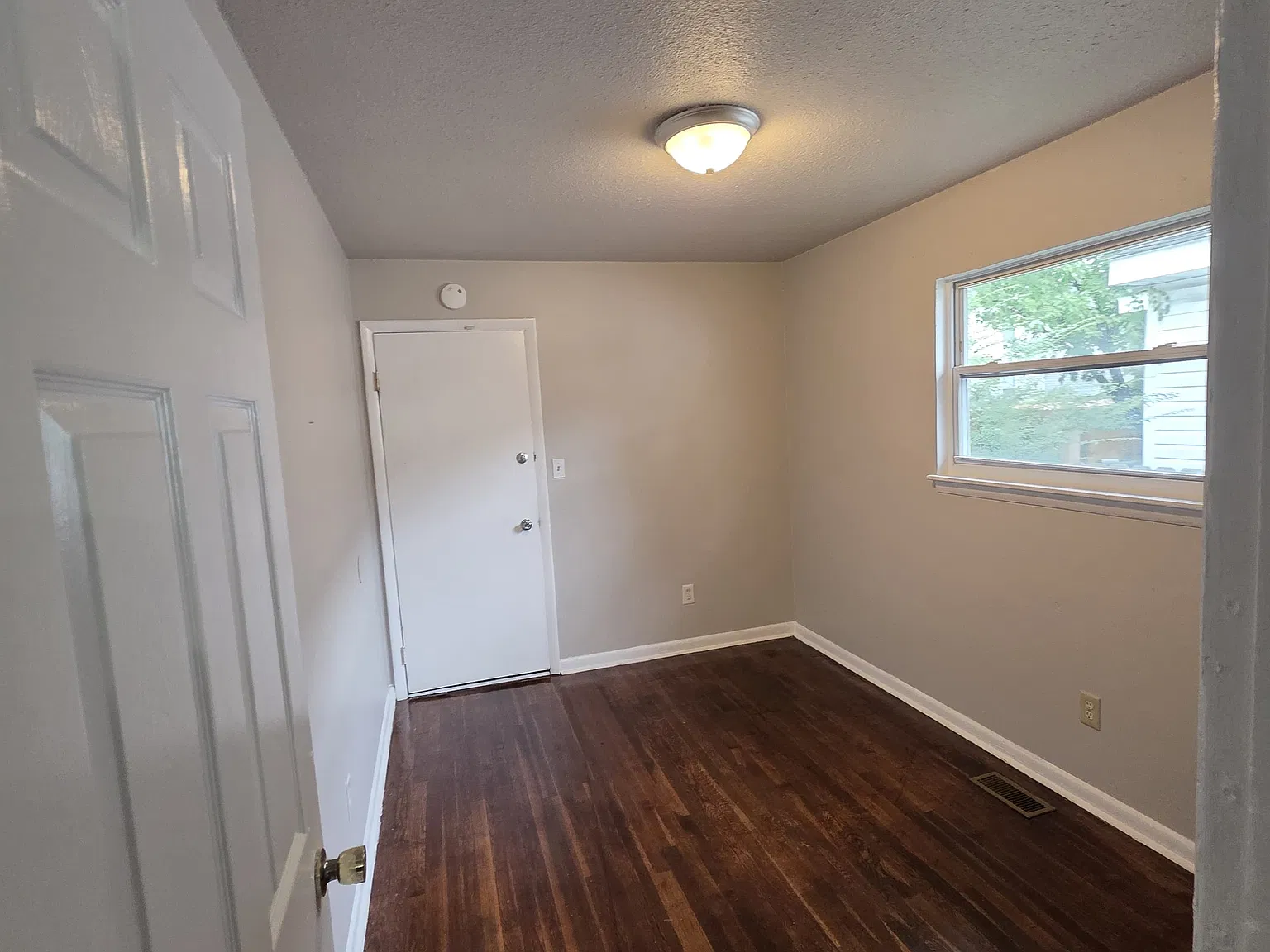 3 bed, 1050 sqft, $1,685 — Photo 3