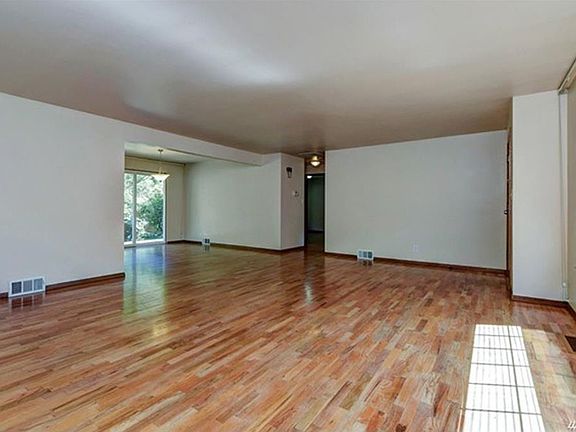 5th image of 1048 NW 167th St