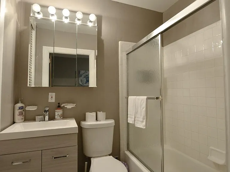 302 S 12th St #403 — Photo 25