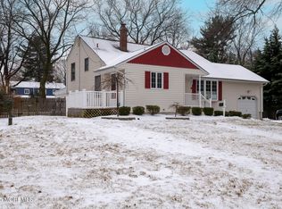 8 Brentwood Rd, Holmdel, NJ 07733