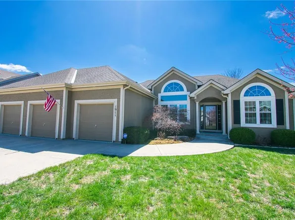 1911 Victory Ln, Kearney, MO 64060