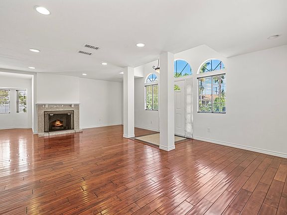 4th image of 5233 Sylmar Ave