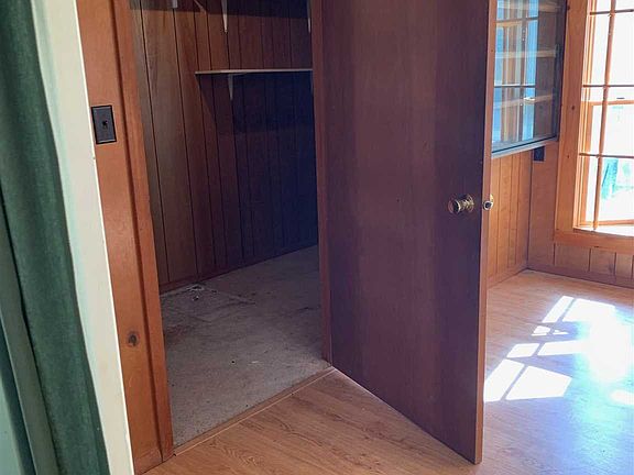 5th image of 90 Elm Ln