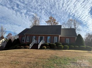 226 Countrywood Dr, Forest City, NC 28043