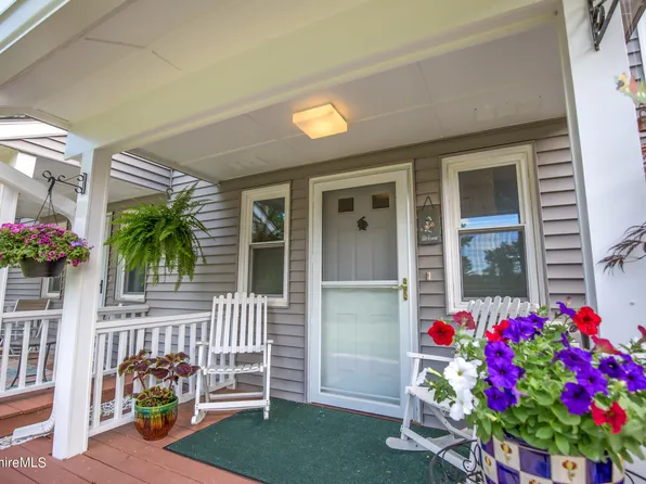 880 East St APT 100D, Lee, MA 01238