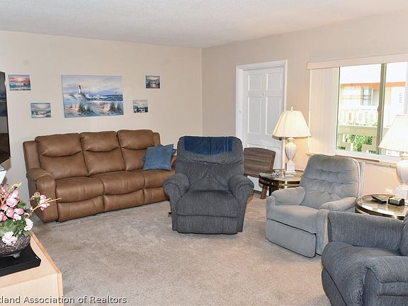 3rd image of 2111 Lakeview Dr Unit 5-C